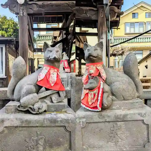 被官稲荷神社の本殿