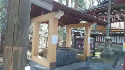 新屋山神社の手水舎