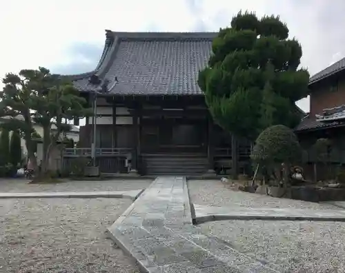 願行寺の本殿