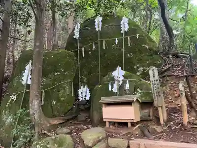 須我神社奥宮の{uncategorized: "未分類", other: "その他", undefined: "問題あり", building: "その他建物", grave: "お墓", sacred_gate: "鳥居", guardian: "狛犬", statue: "像", buddha: "仏像", history: "歴史", nature: "自然", garden: "庭園", animal: "動物", pagoda: "塔", temizu: "手水舎", mountain_gate: "山門・神門", sanctuary: "本殿・本堂", subordinate: "末社・摂社", art: "芸術", scenery: "景色", jizo: "地蔵", ema: "絵馬", goshuin: "御朱印", omikuji: "おみくじ", items: "授与品その他", amulet: "お守り", goshuincho: "御朱印帳", eats: "食事", festival: "お祭り", votive_dance: "神楽", shichigosan: "七五三参", wedding: "結婚式", experience: "体験その他", initially: "初詣", around: "周辺", anti_infection: "感染症対策"}