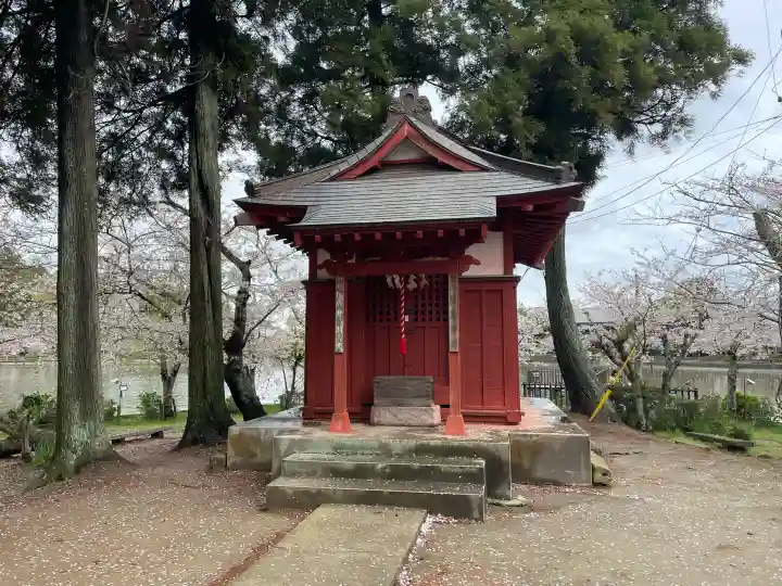 厳島神社 谷弁財天の{uncategorized: "未分類", other: "その他", undefined: "問題あり", building: "その他建物", grave: "お墓", sacred_gate: "鳥居", guardian: "狛犬", statue: "像", buddha: "仏像", history: "歴史", nature: "自然", garden: "庭園", animal: "動物", pagoda: "塔", temizu: "手水舎", mountain_gate: "山門・神門", sanctuary: "本殿・本堂", subordinate: "末社・摂社", art: "芸術", scenery: "景色", jizo: "地蔵", ema: "絵馬", goshuin: "御朱印", omikuji: "おみくじ", items: "授与品その他", amulet: "お守り", goshuincho: "御朱印帳", eats: "食事", festival: "お祭り", votive_dance: "神楽", shichigosan: "七五三参", wedding: "結婚式", experience: "体験その他", initially: "初詣", around: "周辺", anti_infection: "感染症対策"}
