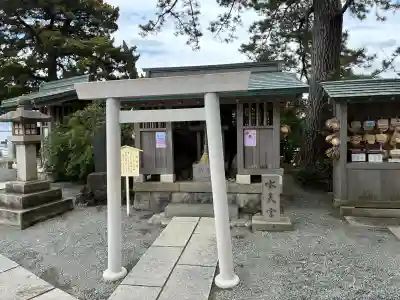 森戸大明神（森戸神社）の{uncategorized: "未分類", other: "その他", undefined: "問題あり", building: "その他建物", grave: "お墓", sacred_gate: "鳥居", guardian: "狛犬", statue: "像", buddha: "仏像", history: "歴史", nature: "自然", garden: "庭園", animal: "動物", pagoda: "塔", temizu: "手水舎", mountain_gate: "山門・神門", sanctuary: "本殿・本堂", subordinate: "末社・摂社", art: "芸術", scenery: "景色", jizo: "地蔵", ema: "絵馬", goshuin: "御朱印", omikuji: "おみくじ", items: "授与品その他", amulet: "お守り", goshuincho: "御朱印帳", eats: "食事", festival: "お祭り", votive_dance: "神楽", shichigosan: "七五三参", wedding: "結婚式", experience: "体験その他", initially: "初詣", around: "周辺", anti_infection: "感染症対策"}