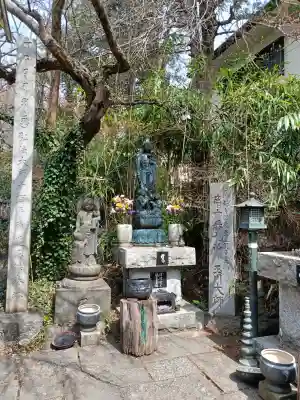 玉眞院玉川大師の{uncategorized: "未分類", other: "その他", undefined: "問題あり", building: "その他建物", grave: "お墓", sacred_gate: "鳥居", guardian: "狛犬", statue: "像", buddha: "仏像", history: "歴史", nature: "自然", garden: "庭園", animal: "動物", pagoda: "塔", temizu: "手水舎", mountain_gate: "山門・神門", sanctuary: "本殿・本堂", subordinate: "末社・摂社", art: "芸術", scenery: "景色", jizo: "地蔵", ema: "絵馬", goshuin: "御朱印", omikuji: "おみくじ", items: "授与品その他", amulet: "お守り", goshuincho: "御朱印帳", eats: "食事", festival: "お祭り", votive_dance: "神楽", shichigosan: "七五三参", wedding: "結婚式", experience: "体験その他", initially: "初詣", around: "周辺", anti_infection: "感染症対策"}