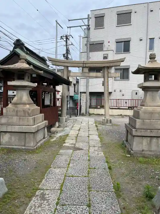 三輪厳島神社(弁天神社)の{uncategorized: "未分類", other: "その他", undefined: "問題あり", building: "その他建物", grave: "お墓", sacred_gate: "鳥居", guardian: "狛犬", statue: "像", buddha: "仏像", history: "歴史", nature: "自然", garden: "庭園", animal: "動物", pagoda: "塔", temizu: "手水舎", mountain_gate: "山門・神門", sanctuary: "本殿・本堂", subordinate: "末社・摂社", art: "芸術", scenery: "景色", jizo: "地蔵", ema: "絵馬", goshuin: "御朱印", omikuji: "おみくじ", items: "授与品その他", amulet: "お守り", goshuincho: "御朱印帳", eats: "食事", festival: "お祭り", votive_dance: "神楽", shichigosan: "七五三参", wedding: "結婚式", experience: "体験その他", initially: "初詣", around: "周辺", anti_infection: "感染症対策"}