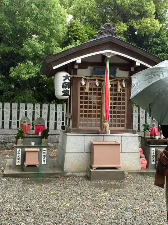 生島神社の{uncategorized: "未分類", other: "その他", undefined: "問題あり", building: "その他建物", grave: "お墓", sacred_gate: "鳥居", guardian: "狛犬", statue: "像", buddha: "仏像", history: "歴史", nature: "自然", garden: "庭園", animal: "動物", pagoda: "塔", temizu: "手水舎", mountain_gate: "山門・神門", sanctuary: "本殿・本堂", subordinate: "末社・摂社", art: "芸術", scenery: "景色", jizo: "地蔵", ema: "絵馬", goshuin: "御朱印", omikuji: "おみくじ", items: "授与品その他", amulet: "お守り", goshuincho: "御朱印帳", eats: "食事", festival: "お祭り", votive_dance: "神楽", shichigosan: "七五三参", wedding: "結婚式", experience: "体験その他", initially: "初詣", around: "周辺", anti_infection: "感染症対策"}