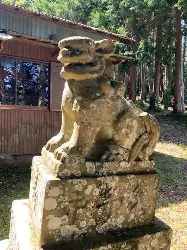 東神社の狛犬