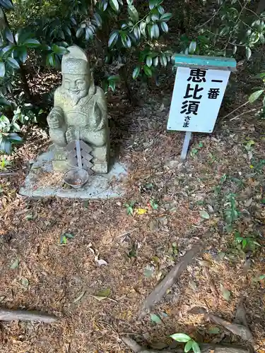 磐裂根裂神社の像