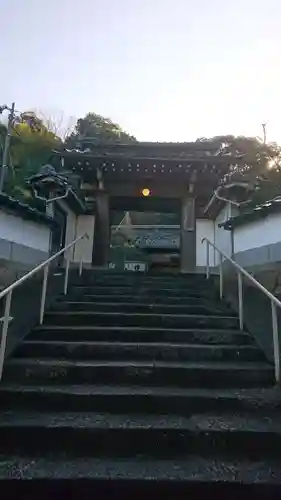 栄照寺の山門