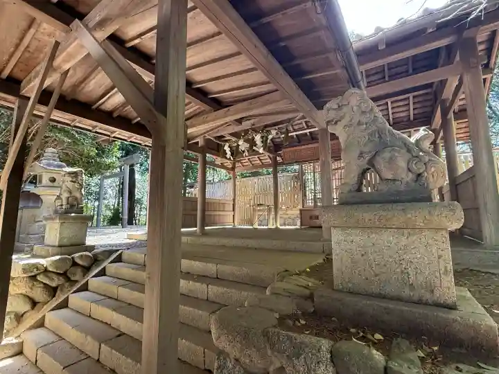 松尾神社の{uncategorized: "未分類", other: "その他", undefined: "問題あり", building: "その他建物", grave: "お墓", sacred_gate: "鳥居", guardian: "狛犬", statue: "像", buddha: "仏像", history: "歴史", nature: "自然", garden: "庭園", animal: "動物", pagoda: "塔", temizu: "手水舎", mountain_gate: "山門・神門", sanctuary: "本殿・本堂", subordinate: "末社・摂社", art: "芸術", scenery: "景色", jizo: "地蔵", ema: "絵馬", goshuin: "御朱印", omikuji: "おみくじ", items: "授与品その他", amulet: "お守り", goshuincho: "御朱印帳", eats: "食事", festival: "お祭り", votive_dance: "神楽", shichigosan: "七五三参", wedding: "結婚式", experience: "体験その他", initially: "初詣", around: "周辺", anti_infection: "感染症対策"}