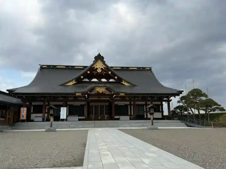 山形縣護國神社の{uncategorized: "未分類", other: "その他", undefined: "問題あり", building: "その他建物", grave: "お墓", sacred_gate: "鳥居", guardian: "狛犬", statue: "像", buddha: "仏像", history: "歴史", nature: "自然", garden: "庭園", animal: "動物", pagoda: "塔", temizu: "手水舎", mountain_gate: "山門・神門", sanctuary: "本殿・本堂", subordinate: "末社・摂社", art: "芸術", scenery: "景色", jizo: "地蔵", ema: "絵馬", goshuin: "御朱印", omikuji: "おみくじ", items: "授与品その他", amulet: "お守り", goshuincho: "御朱印帳", eats: "食事", festival: "お祭り", votive_dance: "神楽", shichigosan: "七五三参", wedding: "結婚式", experience: "体験その他", initially: "初詣", around: "周辺", anti_infection: "感染症対策"}