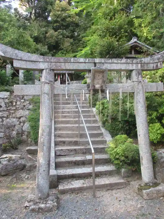 石座神社の鳥居