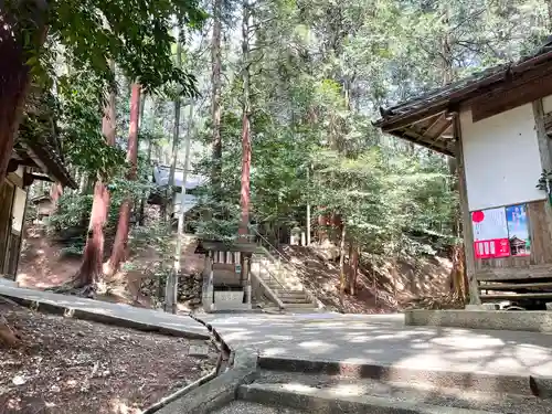 高岸神社の建物その他