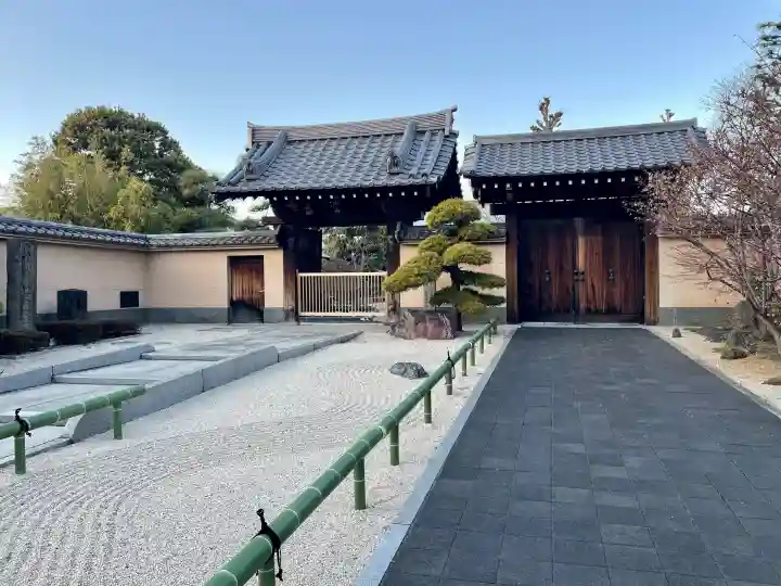 蓮花寺の{uncategorized: "未分類", other: "その他", undefined: "問題あり", building: "その他建物", grave: "お墓", sacred_gate: "鳥居", guardian: "狛犬", statue: "像", buddha: "仏像", history: "歴史", nature: "自然", garden: "庭園", animal: "動物", pagoda: "塔", temizu: "手水舎", mountain_gate: "山門・神門", sanctuary: "本殿・本堂", subordinate: "末社・摂社", art: "芸術", scenery: "景色", jizo: "地蔵", ema: "絵馬", goshuin: "御朱印", omikuji: "おみくじ", items: "授与品その他", amulet: "お守り", goshuincho: "御朱印帳", eats: "食事", festival: "お祭り", votive_dance: "神楽", shichigosan: "七五三参", wedding: "結婚式", experience: "体験その他", initially: "初詣", around: "周辺", anti_infection: "感染症対策"}