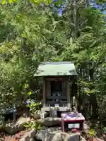 竜王山の小さな祠(岡山県)