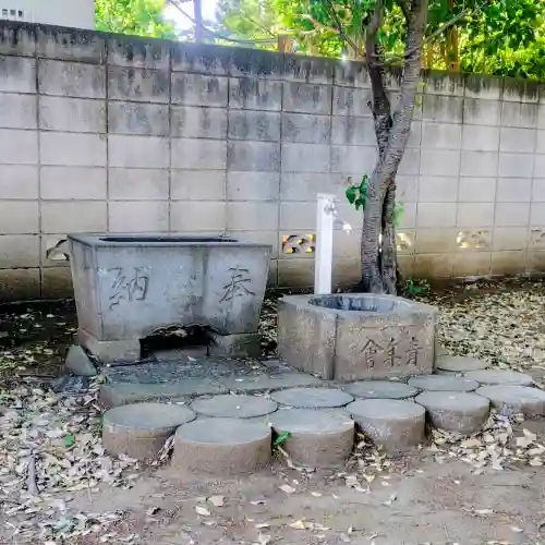 車返八幡神社の{uncategorized: "未分類", other: "その他", undefined: "問題あり", building: "その他建物", grave: "お墓", sacred_gate: "鳥居", guardian: "狛犬", statue: "像", buddha: "仏像", history: "歴史", nature: "自然", garden: "庭園", animal: "動物", pagoda: "塔", temizu: "手水舎", mountain_gate: "山門・神門", sanctuary: "本殿・本堂", subordinate: "末社・摂社", art: "芸術", scenery: "景色", jizo: "地蔵", ema: "絵馬", goshuin: "御朱印", omikuji: "おみくじ", items: "授与品その他", amulet: "お守り", goshuincho: "御朱印帳", eats: "食事", festival: "お祭り", votive_dance: "神楽", shichigosan: "七五三参", wedding: "結婚式", experience: "体験その他", initially: "初詣", around: "周辺", anti_infection: "感染症対策"}