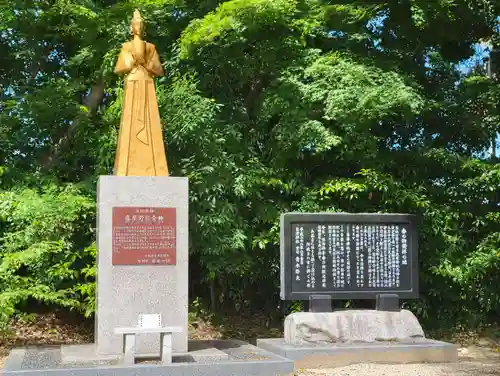 萱津神社の像