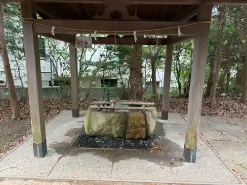 熊野三所神社の{uncategorized: "未分類", other: "その他", undefined: "問題あり", building: "その他建物", grave: "お墓", sacred_gate: "鳥居", guardian: "狛犬", statue: "像", buddha: "仏像", history: "歴史", nature: "自然", garden: "庭園", animal: "動物", pagoda: "塔", temizu: "手水舎", mountain_gate: "山門・神門", sanctuary: "本殿・本堂", subordinate: "末社・摂社", art: "芸術", scenery: "景色", jizo: "地蔵", ema: "絵馬", goshuin: "御朱印", omikuji: "おみくじ", items: "授与品その他", amulet: "お守り", goshuincho: "御朱印帳", eats: "食事", festival: "お祭り", votive_dance: "神楽", shichigosan: "七五三参", wedding: "結婚式", experience: "体験その他", initially: "初詣", around: "周辺", anti_infection: "感染症対策"}