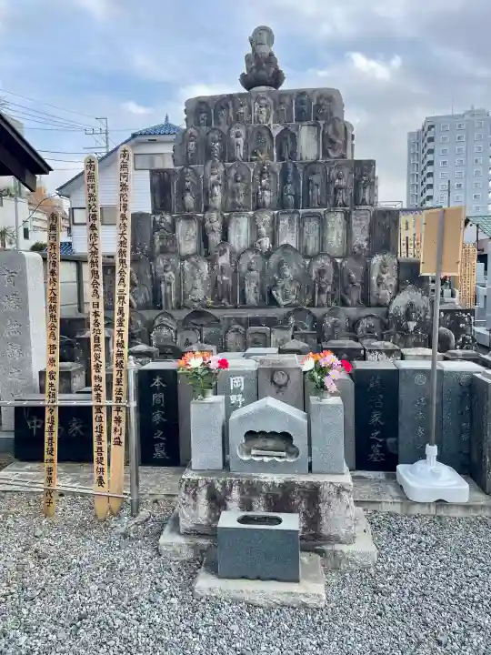 浄念寺の{uncategorized: "未分類", other: "その他", undefined: "問題あり", building: "その他建物", grave: "お墓", sacred_gate: "鳥居", guardian: "狛犬", statue: "像", buddha: "仏像", history: "歴史", nature: "自然", garden: "庭園", animal: "動物", pagoda: "塔", temizu: "手水舎", mountain_gate: "山門・神門", sanctuary: "本殿・本堂", subordinate: "末社・摂社", art: "芸術", scenery: "景色", jizo: "地蔵", ema: "絵馬", goshuin: "御朱印", omikuji: "おみくじ", items: "授与品その他", amulet: "お守り", goshuincho: "御朱印帳", eats: "食事", festival: "お祭り", votive_dance: "神楽", shichigosan: "七五三参", wedding: "結婚式", experience: "体験その他", initially: "初詣", around: "周辺", anti_infection: "感染症対策"}