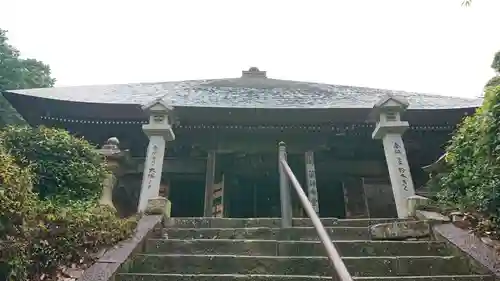 目の霊山　油山寺の本殿・本堂