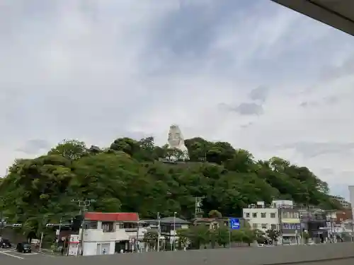 大船観音寺の{uncategorized: "未分類", other: "その他", undefined: "問題あり", building: "その他建物", grave: "お墓", sacred_gate: "鳥居", guardian: "狛犬", statue: "像", buddha: "仏像", history: "歴史", nature: "自然", garden: "庭園", animal: "動物", pagoda: "塔", temizu: "手水舎", mountain_gate: "山門・神門", sanctuary: "本殿・本堂", subordinate: "末社・摂社", art: "芸術", scenery: "景色", jizo: "地蔵", ema: "絵馬", goshuin: "御朱印", omikuji: "おみくじ", items: "授与品その他", amulet: "お守り", goshuincho: "御朱印帳", eats: "食事", festival: "お祭り", votive_dance: "神楽", shichigosan: "七五三参", wedding: "結婚式", experience: "体験その他", initially: "初詣", around: "周辺", anti_infection: "感染症対策"}