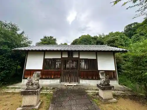 子守神社の本殿