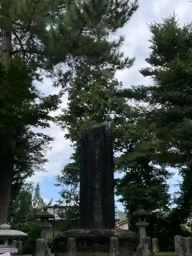 石見国一宮　物部神社の{uncategorized: "未分類", other: "その他", undefined: "問題あり", building: "その他建物", grave: "お墓", sacred_gate: "鳥居", guardian: "狛犬", statue: "像", buddha: "仏像", history: "歴史", nature: "自然", garden: "庭園", animal: "動物", pagoda: "塔", temizu: "手水舎", mountain_gate: "山門・神門", sanctuary: "本殿・本堂", subordinate: "末社・摂社", art: "芸術", scenery: "景色", jizo: "地蔵", ema: "絵馬", goshuin: "御朱印", omikuji: "おみくじ", items: "授与品その他", amulet: "お守り", goshuincho: "御朱印帳", eats: "食事", festival: "お祭り", votive_dance: "神楽", shichigosan: "七五三参", wedding: "結婚式", experience: "体験その他", initially: "初詣", around: "周辺", anti_infection: "感染症対策"}