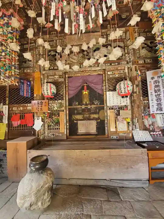 岩之上堂の本殿・本堂