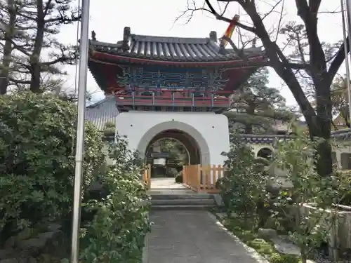 松秀寺の山門