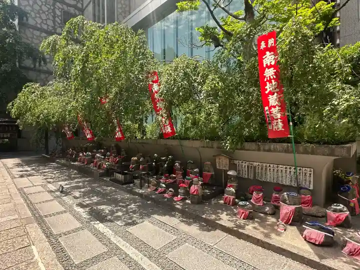 頂法寺(六角堂)の{uncategorized: "未分類", other: "その他", undefined: "問題あり", building: "その他建物", grave: "お墓", sacred_gate: "鳥居", guardian: "狛犬", statue: "像", buddha: "仏像", history: "歴史", nature: "自然", garden: "庭園", animal: "動物", pagoda: "塔", temizu: "手水舎", mountain_gate: "山門・神門", sanctuary: "本殿・本堂", subordinate: "末社・摂社", art: "芸術", scenery: "景色", jizo: "地蔵", ema: "絵馬", goshuin: "御朱印", omikuji: "おみくじ", items: "授与品その他", amulet: "お守り", goshuincho: "御朱印帳", eats: "食事", festival: "お祭り", votive_dance: "神楽", shichigosan: "七五三参", wedding: "結婚式", experience: "体験その他", initially: "初詣", around: "周辺", anti_infection: "感染症対策"}