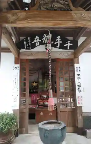 丸尾観音堂の本殿・本堂