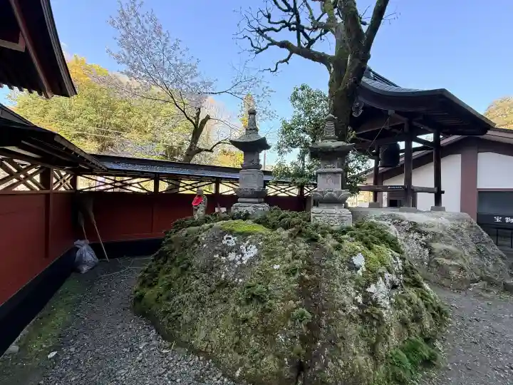大谷寺の{uncategorized: "未分類", other: "その他", undefined: "問題あり", building: "その他建物", grave: "お墓", sacred_gate: "鳥居", guardian: "狛犬", statue: "像", buddha: "仏像", history: "歴史", nature: "自然", garden: "庭園", animal: "動物", pagoda: "塔", temizu: "手水舎", mountain_gate: "山門・神門", sanctuary: "本殿・本堂", subordinate: "末社・摂社", art: "芸術", scenery: "景色", jizo: "地蔵", ema: "絵馬", goshuin: "御朱印", omikuji: "おみくじ", items: "授与品その他", amulet: "お守り", goshuincho: "御朱印帳", eats: "食事", festival: "お祭り", votive_dance: "神楽", shichigosan: "七五三参", wedding: "結婚式", experience: "体験その他", initially: "初詣", around: "周辺", anti_infection: "感染症対策"}