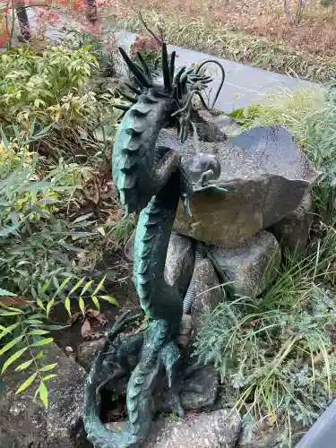 氷川神社の{uncategorized: "未分類", other: "その他", undefined: "問題あり", building: "その他建物", grave: "お墓", sacred_gate: "鳥居", guardian: "狛犬", statue: "像", buddha: "仏像", history: "歴史", nature: "自然", garden: "庭園", animal: "動物", pagoda: "塔", temizu: "手水舎", mountain_gate: "山門・神門", sanctuary: "本殿・本堂", subordinate: "末社・摂社", art: "芸術", scenery: "景色", jizo: "地蔵", ema: "絵馬", goshuin: "御朱印", omikuji: "おみくじ", items: "授与品その他", amulet: "お守り", goshuincho: "御朱印帳", eats: "食事", festival: "お祭り", votive_dance: "神楽", shichigosan: "七五三参", wedding: "結婚式", experience: "体験その他", initially: "初詣", around: "周辺", anti_infection: "感染症対策"}