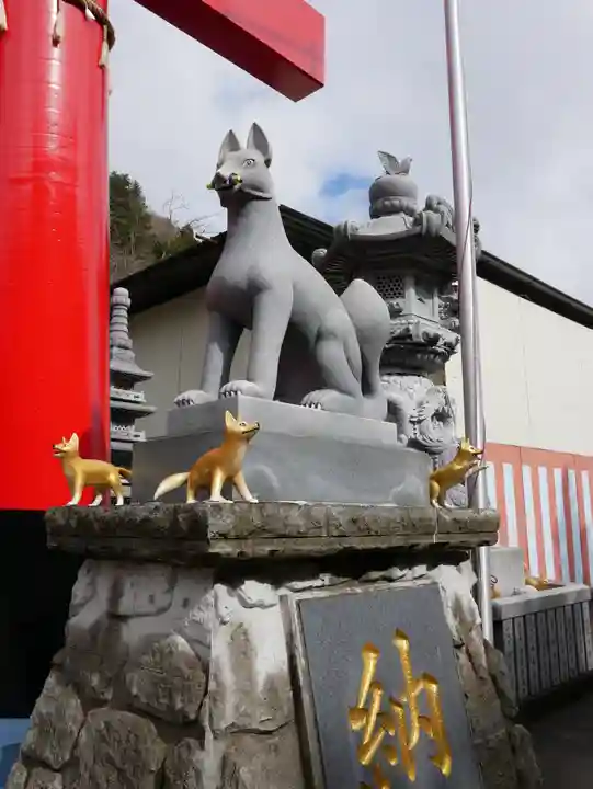 箱根天聖稲荷大権現神社の狛犬