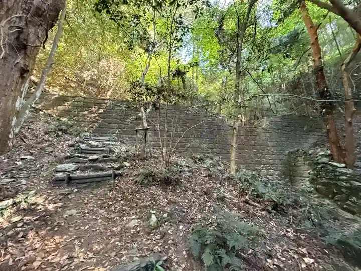 伊野天照皇大神宮の{uncategorized: "未分類", other: "その他", undefined: "問題あり", building: "その他建物", grave: "お墓", sacred_gate: "鳥居", guardian: "狛犬", statue: "像", buddha: "仏像", history: "歴史", nature: "自然", garden: "庭園", animal: "動物", pagoda: "塔", temizu: "手水舎", mountain_gate: "山門・神門", sanctuary: "本殿・本堂", subordinate: "末社・摂社", art: "芸術", scenery: "景色", jizo: "地蔵", ema: "絵馬", goshuin: "御朱印", omikuji: "おみくじ", items: "授与品その他", amulet: "お守り", goshuincho: "御朱印帳", eats: "食事", festival: "お祭り", votive_dance: "神楽", shichigosan: "七五三参", wedding: "結婚式", experience: "体験その他", initially: "初詣", around: "周辺", anti_infection: "感染症対策"}