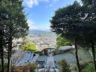 高野口八幡神社の{uncategorized: "未分類", other: "その他", undefined: "問題あり", building: "その他建物", grave: "お墓", sacred_gate: "鳥居", guardian: "狛犬", statue: "像", buddha: "仏像", history: "歴史", nature: "自然", garden: "庭園", animal: "動物", pagoda: "塔", temizu: "手水舎", mountain_gate: "山門・神門", sanctuary: "本殿・本堂", subordinate: "末社・摂社", art: "芸術", scenery: "景色", jizo: "地蔵", ema: "絵馬", goshuin: "御朱印", omikuji: "おみくじ", items: "授与品その他", amulet: "お守り", goshuincho: "御朱印帳", eats: "食事", festival: "お祭り", votive_dance: "神楽", shichigosan: "七五三参", wedding: "結婚式", experience: "体験その他", initially: "初詣", around: "周辺", anti_infection: "感染症対策"}