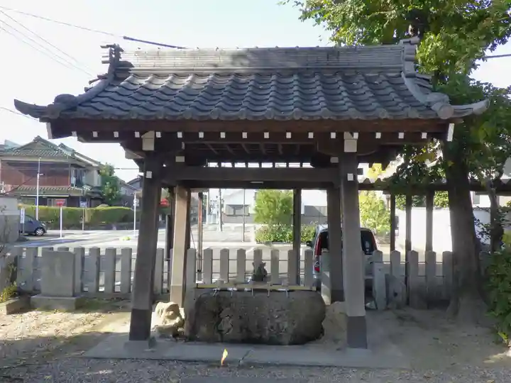 羊神社の手水舎