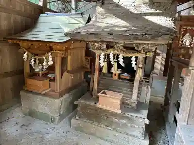 久佐々神社の{uncategorized: "未分類", other: "その他", undefined: "問題あり", building: "その他建物", grave: "お墓", sacred_gate: "鳥居", guardian: "狛犬", statue: "像", buddha: "仏像", history: "歴史", nature: "自然", garden: "庭園", animal: "動物", pagoda: "塔", temizu: "手水舎", mountain_gate: "山門・神門", sanctuary: "本殿・本堂", subordinate: "末社・摂社", art: "芸術", scenery: "景色", jizo: "地蔵", ema: "絵馬", goshuin: "御朱印", omikuji: "おみくじ", items: "授与品その他", amulet: "お守り", goshuincho: "御朱印帳", eats: "食事", festival: "お祭り", votive_dance: "神楽", shichigosan: "七五三参", wedding: "結婚式", experience: "体験その他", initially: "初詣", around: "周辺", anti_infection: "感染症対策"}