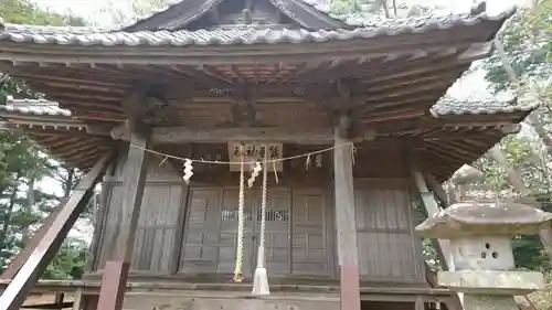 蠶養神社の本殿