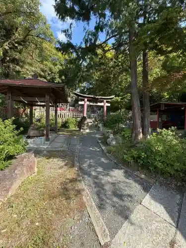 末廣神社の{uncategorized: "未分類", other: "その他", undefined: "問題あり", building: "その他建物", grave: "お墓", sacred_gate: "鳥居", guardian: "狛犬", statue: "像", buddha: "仏像", history: "歴史", nature: "自然", garden: "庭園", animal: "動物", pagoda: "塔", temizu: "手水舎", mountain_gate: "山門・神門", sanctuary: "本殿・本堂", subordinate: "末社・摂社", art: "芸術", scenery: "景色", jizo: "地蔵", ema: "絵馬", goshuin: "御朱印", omikuji: "おみくじ", items: "授与品その他", amulet: "お守り", goshuincho: "御朱印帳", eats: "食事", festival: "お祭り", votive_dance: "神楽", shichigosan: "七五三参", wedding: "結婚式", experience: "体験その他", initially: "初詣", around: "周辺", anti_infection: "感染症対策"}