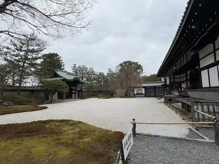 高台寺(高台寿聖禅寺・高臺寺)の{uncategorized: "未分類", other: "その他", undefined: "問題あり", building: "その他建物", grave: "お墓", sacred_gate: "鳥居", guardian: "狛犬", statue: "像", buddha: "仏像", history: "歴史", nature: "自然", garden: "庭園", animal: "動物", pagoda: "塔", temizu: "手水舎", mountain_gate: "山門・神門", sanctuary: "本殿・本堂", subordinate: "末社・摂社", art: "芸術", scenery: "景色", jizo: "地蔵", ema: "絵馬", goshuin: "御朱印", omikuji: "おみくじ", items: "授与品その他", amulet: "お守り", goshuincho: "御朱印帳", eats: "食事", festival: "お祭り", votive_dance: "神楽", shichigosan: "七五三参", wedding: "結婚式", experience: "体験その他", initially: "初詣", around: "周辺", anti_infection: "感染症対策"}