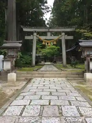 雄山神社中宮祈願殿の鳥居