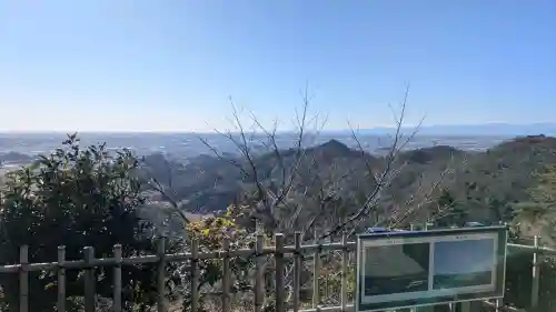 唐澤山神社の{uncategorized: "未分類", other: "その他", undefined: "問題あり", building: "その他建物", grave: "お墓", sacred_gate: "鳥居", guardian: "狛犬", statue: "像", buddha: "仏像", history: "歴史", nature: "自然", garden: "庭園", animal: "動物", pagoda: "塔", temizu: "手水舎", mountain_gate: "山門・神門", sanctuary: "本殿・本堂", subordinate: "末社・摂社", art: "芸術", scenery: "景色", jizo: "地蔵", ema: "絵馬", goshuin: "御朱印", omikuji: "おみくじ", items: "授与品その他", amulet: "お守り", goshuincho: "御朱印帳", eats: "食事", festival: "お祭り", votive_dance: "神楽", shichigosan: "七五三参", wedding: "結婚式", experience: "体験その他", initially: "初詣", around: "周辺", anti_infection: "感染症対策"}