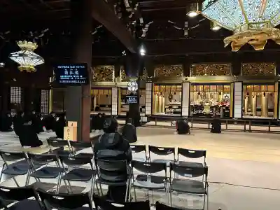 本願寺（西本願寺）の{uncategorized: "未分類", other: "その他", undefined: "問題あり", building: "その他建物", grave: "お墓", sacred_gate: "鳥居", guardian: "狛犬", statue: "像", buddha: "仏像", history: "歴史", nature: "自然", garden: "庭園", animal: "動物", pagoda: "塔", temizu: "手水舎", mountain_gate: "山門・神門", sanctuary: "本殿・本堂", subordinate: "末社・摂社", art: "芸術", scenery: "景色", jizo: "地蔵", ema: "絵馬", goshuin: "御朱印", omikuji: "おみくじ", items: "授与品その他", amulet: "お守り", goshuincho: "御朱印帳", eats: "食事", festival: "お祭り", votive_dance: "神楽", shichigosan: "七五三参", wedding: "結婚式", experience: "体験その他", initially: "初詣", around: "周辺", anti_infection: "感染症対策"}