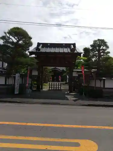 明王寺の山門