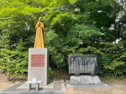 萱津神社の像