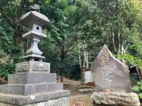 舞岡八幡宮の{uncategorized: "未分類", other: "その他", undefined: "問題あり", building: "その他建物", grave: "お墓", sacred_gate: "鳥居", guardian: "狛犬", statue: "像", buddha: "仏像", history: "歴史", nature: "自然", garden: "庭園", animal: "動物", pagoda: "塔", temizu: "手水舎", mountain_gate: "山門・神門", sanctuary: "本殿・本堂", subordinate: "末社・摂社", art: "芸術", scenery: "景色", jizo: "地蔵", ema: "絵馬", goshuin: "御朱印", omikuji: "おみくじ", items: "授与品その他", amulet: "お守り", goshuincho: "御朱印帳", eats: "食事", festival: "お祭り", votive_dance: "神楽", shichigosan: "七五三参", wedding: "結婚式", experience: "体験その他", initially: "初詣", around: "周辺", anti_infection: "感染症対策"}