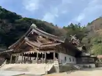 美保神社の{uncategorized: "未分類", other: "その他", undefined: "問題あり", building: "その他建物", grave: "お墓", sacred_gate: "鳥居", guardian: "狛犬", statue: "像", buddha: "仏像", history: "歴史", nature: "自然", garden: "庭園", animal: "動物", pagoda: "塔", temizu: "手水舎", mountain_gate: "山門・神門", sanctuary: "本殿・本堂", subordinate: "末社・摂社", art: "芸術", scenery: "景色", jizo: "地蔵", ema: "絵馬", goshuin: "御朱印", omikuji: "おみくじ", items: "授与品その他", amulet: "お守り", goshuincho: "御朱印帳", eats: "食事", festival: "お祭り", votive_dance: "神楽", shichigosan: "七五三参", wedding: "結婚式", experience: "体験その他", initially: "初詣", around: "周辺", anti_infection: "感染症対策"}