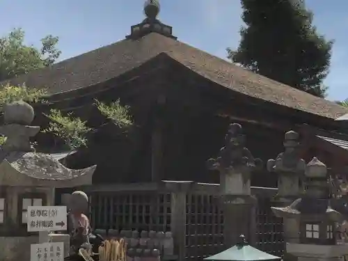 慈尊院の本殿・本堂