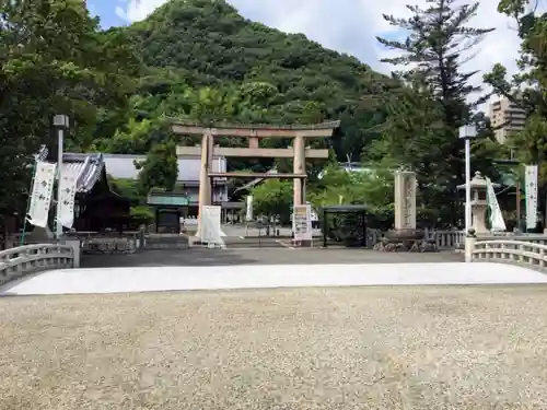 愛媛縣護國神社の鳥居