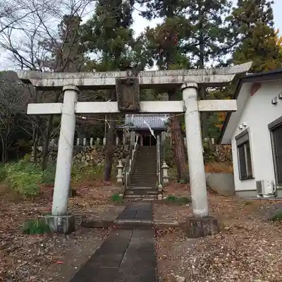 三柱神社(駒場町)の鳥居